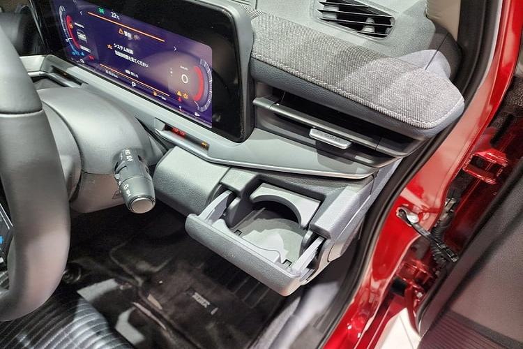 Tại khu vực ASEAN, Nissan NOTE e-Power nếu được bán ra sẽ là đối thủ cạnh tranh trực tiếp với Honda City hatchback và Toyota Yaris.