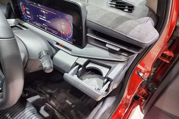 Tại khu vực ASEAN, Nissan NOTE e-Power nếu được bán ra sẽ là đối thủ cạnh tranh trực tiếp với Honda City hatchback và Toyota Yaris.