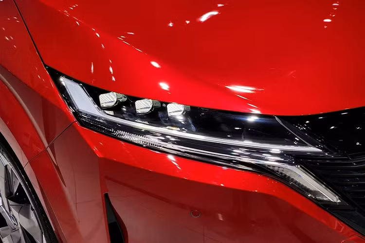 Khối động cơ này bao gồm động cơ xăng 3 xi lanh HR12DE làm nhiệm vụ máy phát cho bộ pin. Động cơ có dung tích 1.2L cho công suất 82 mã lực tại 6.000 v/ph và mô-men xoắn 103 Nm từ 3.600 – 5.200 v/ph.