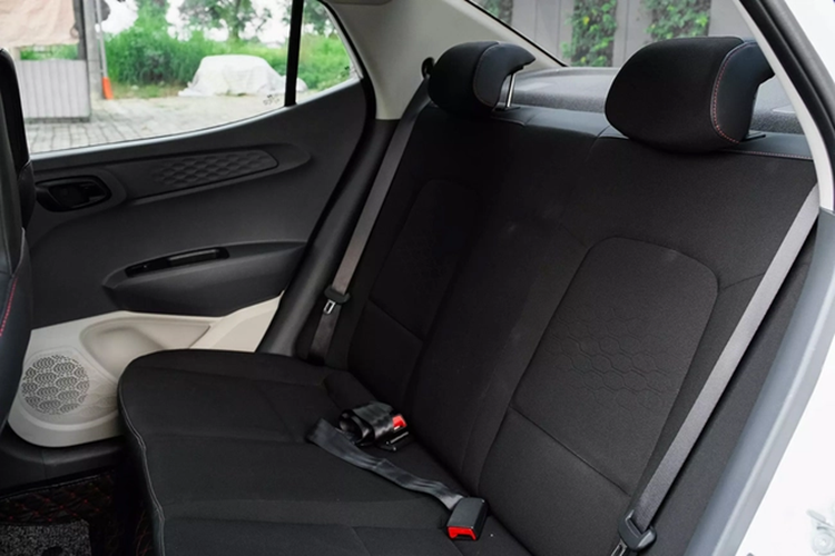 Trong khi đó, chiếc Hyundai Grand i10 này hiện được rao bán với giá 330 triệu đồng. Như vậy, người dùng đã tiết kiệm gần 115 triệu đồng so với việc mua xe mới và đây là lựa chọn hấp dẫn với khách hàng tìm kiếm một chiếc kinh doanh dịch vụ.