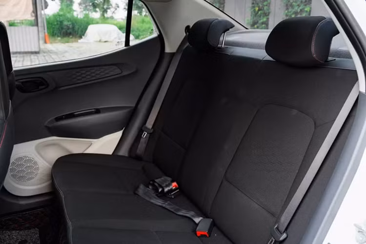 Trong khi đó, chiếc Hyundai Grand i10 này hiện được rao bán với giá 330 triệu đồng. Như vậy, người dùng đã tiết kiệm gần 115 triệu đồng so với việc mua xe mới và đây là lựa chọn hấp dẫn với khách hàng tìm kiếm một chiếc kinh doanh dịch vụ.