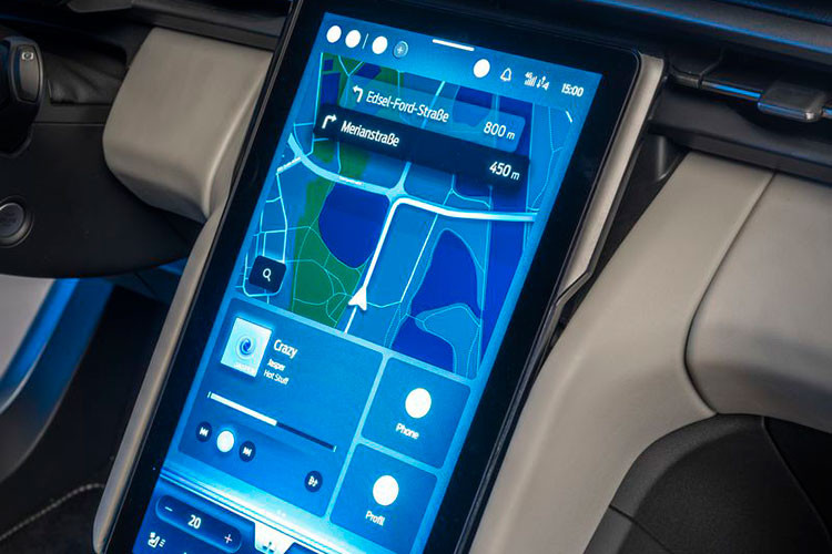 Theo một số nguồn tin, dẫn động cầu sau là trang bị tiêu chuẩn trên Explorer EV bản Premium sẽ có dẫn động bốn bánh, sạc nhanh 10-80% trong 25 phút và có bơm nhiệt giúp cải thiện hiệu suất năng lượng.