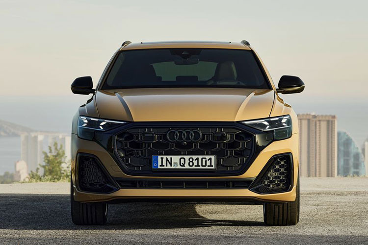 Mức giá xe Audi Q8 2024 hiện đã công bố tại Đức từ 86.700 Euro (93.145 USD - 2,2 tỷ đồng) cho bản Q8 45 TDI quattro, tăng lên 119.500 Euro (128.254 USD - 3 tỷ đồng) cho bản SQ8 TFSI.