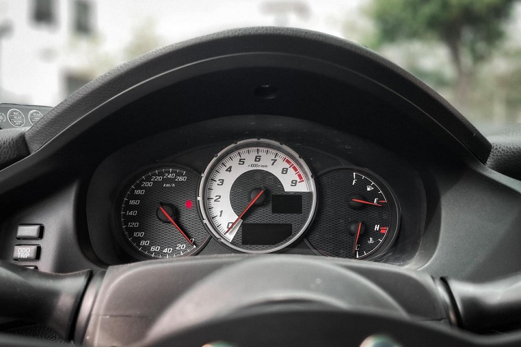 Toyota GT86 là 1 chiếc xe coupe 2+2 với hàng ghế sau chỉ phù hợp cho trẻ em ngồi thoải mái, chủ xe chỉ thay bộ ghế ngồi của hãng Braum, để tăng sự cá tính, phần ghế lái đã được trang bị dây đai an toàn 4 điểm của các xe đua.