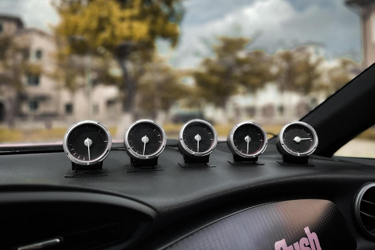 Ở phần đuôi xe, Toyota GT86 đời 2012 độ thân rộng của Rocket Bunny có sự đột phá ở khuếch tán, cánh gió đuôi khổng lồ carbon và việc 2 vòm bánh xe mở rộng hết cỡ đã giúp phần mông của xe hầm hố hơn so với xe nguyên bản, xe được trang bị đèn hậu LED Valenti.