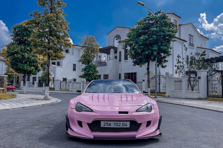  Toyota 86 và Subaru BRZ là những chiếc xe thể thao 2+2 do Toyota và Subaru cùng phát triển, được sản xuất tại nhà máy lắp ráp Gunma của Subaru