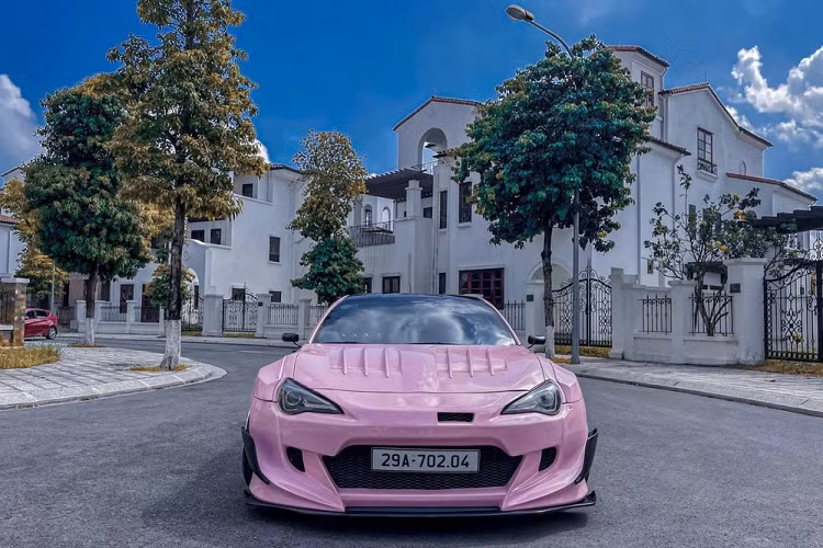  Toyota 86 và Subaru BRZ là những chiếc xe thể thao 2+2 do Toyota và Subaru cùng phát triển, được sản xuất tại nhà máy lắp ráp Gunma của Subaru