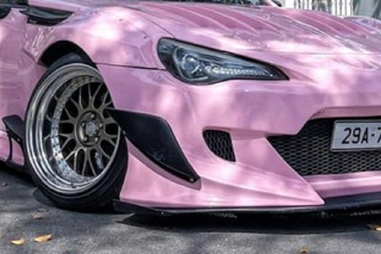 Nguyên bản, Toyota GT86 được trang bị động cơ boxer 4 xi-lanh, dung tích 2.0 lít, hút khí tự nhiên cho công suất tối đa 197 mã lực ở tua máy 7.000 vòng/phút và mô-men xoắn cực đại 205 Nm tại tua máy 6.000 vòng/phút đi kèm hệ dẫn động cầu sau.