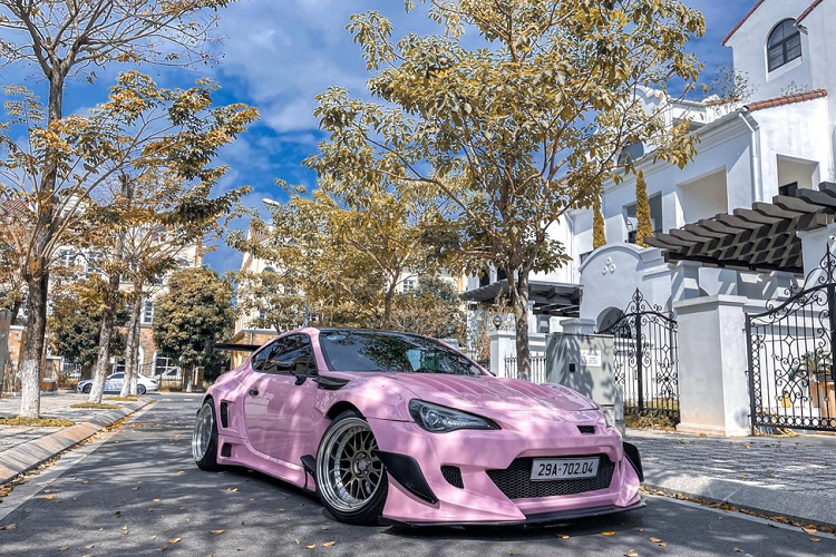 Đối với mẫu xe thế hệ đầu tiên, Toyota đã tiếp thị chiếc xe thể thao này với tên gọi 86 ở châu Á, Úc, Bắc Mỹ (từ tháng 8 năm 2016), Nam Phi và Nam Mỹ, còn cái tên Toyota GT86 ở châu Âu hay như 86 và GT86 ở New Zealand, Toyota FT86 ở Brunei, Nicaragua và Jamaica hoặc Scion FR-S (2012–2016) ở Hoa Kỳ và Canada.