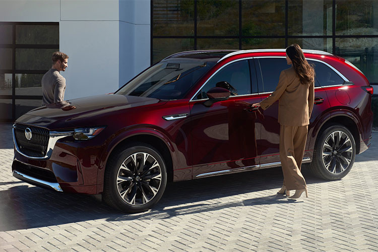 Mức giá xe Mazda CX-90 2024 chưa được hé lộ tại Philippines. Tại thị trường Mỹ, Mazda CX-90 có tới 11 phiên bản và bán ra từ 60.000 USD (khoảng 1,4 tỷ đồng). Dự đoán sau Philippines và một số thị trường Đông Nam Á khác, Mazda CX-90 sẽ sớm được đưa về Việt Nam.