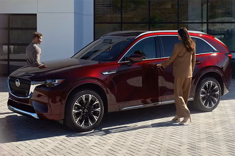 Mức giá xe Mazda CX-90 2024 chưa được hé lộ tại Philippines. Tại thị trường Mỹ, Mazda CX-90 có tới 11 phiên bản và bán ra từ 60.000 USD (khoảng 1,4 tỷ đồng). Dự đoán sau Philippines và một số thị trường Đông Nam Á khác, Mazda CX-90 sẽ sớm được đưa về Việt Nam.