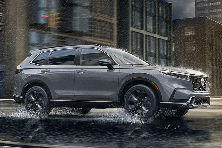 Tại Việt Nam, trong tháng 5/2023 vừa qua, người tiêu dùng đã mua 326 chiếc CR-V, tăng 37,5% so với tháng liền trước. Tổng cộng, trong 5 tháng đầu năm nay, đã có 1.495 chiếc Honda CR-V được bán ra tại Việt Nam.