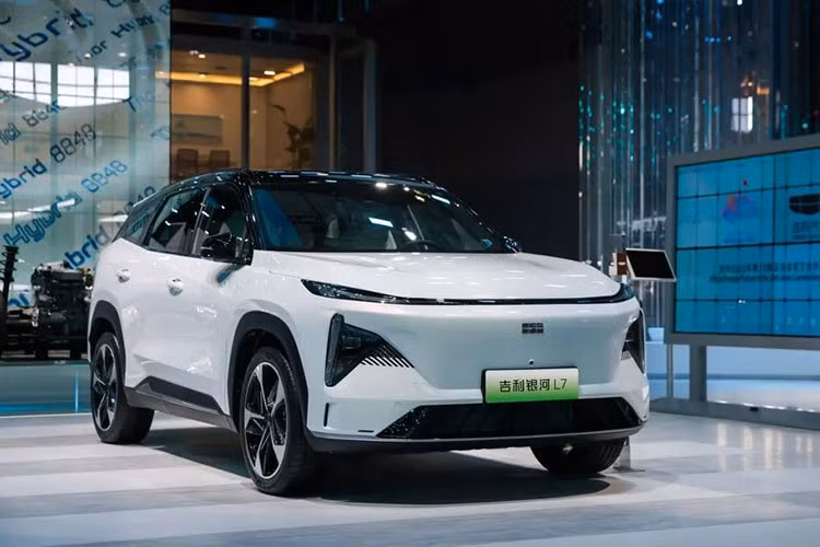 Như vậy Galaxy L7 đã trở thành chiếc xe mang thương hiệu Geely mạnh và nhiều công nghệ nhất từ trước đến nay. Nếu xét trên toàn bộ tập đoàn Geely, nó cũng trở thành mẫu xe mạnh thứ nhì khi chỉ thua Lotus Eletre R. Dự đoán khi có mặt tại Việt Nam, Galaxy L7 sẽ phải cạnh tranh với khá nhiều đối thủ đến từ Nhật Bản, Hàn Quốc...