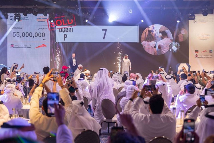 Vào năm ngoái, một doanh nhân đã chi 9 triệu USD cho biển số D5 sau khi anh ta bị từ chối vào một số khách sạn sang trọng, nơi chỉ cho phép những chiếc xe một chữ số.