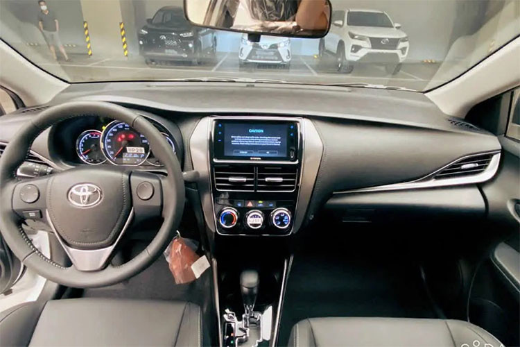 Điểm nhấn đáng chú ý nhất bên trong xe là sự xuất hiện của ghế thể thao hơn, vô lăng tích hợp lẫy chuyển số, màn hình cảm ứng trung tâm 9 inch lớn hơn trước và cổng USB Type C dành cho hàng ghế sau.