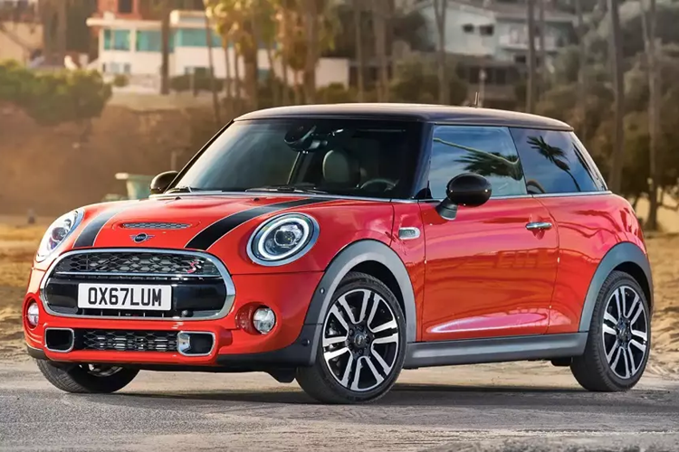  Mini Cooper Nói đến những mẫu xe đáng tin cậy, nhiều người có lẽ không nghĩ tới Mini Cooper. Tuy nhiên, khảo sát năm nay của tạp chí Consumer Reports lại cho thấy Mini Cooper đã khắc phục được điều này, ít nhất là phiên bản mui cứng.