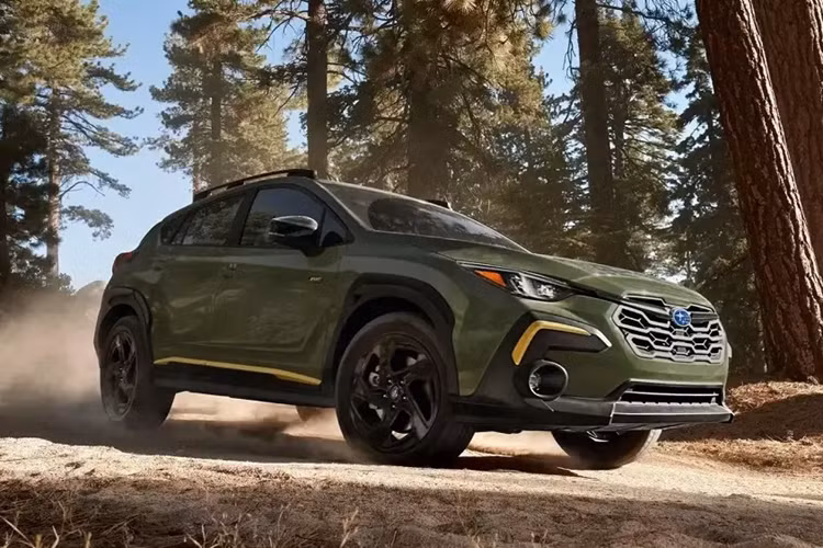  Subaru Crosstrek Khi đàn anh Subaru Forester ngày càng tăng kích thước thì Crosstrek đương nhiên trở thành lựa chọn thay thế trong phân khúc SUV cỡ nhỏ, thực dụng và có khả năng off-road đáng ngạc nhiên. Chưa hết, Subaru Crosstrek còn có độ đáng tin cậy cao và giá bán khởi điểm chưa đến 26.000 USD.