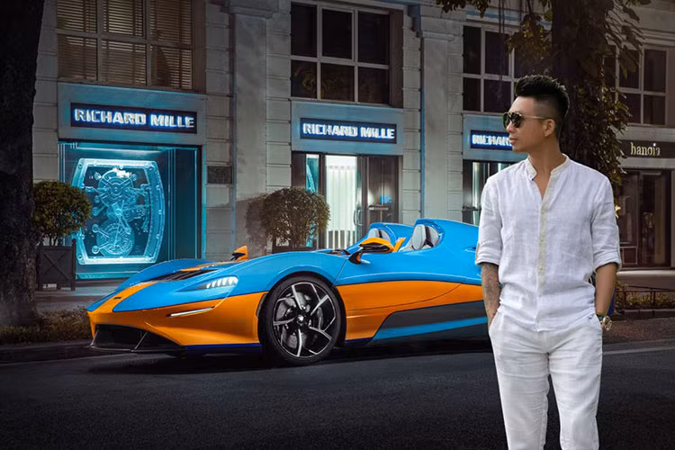 Trái tim này sẽ mang đến công suất tối đa 804 mã lực và mô-men xoắn cực đại 800 Nm cho xe McLaren Elva, toàn bộ nội công của xe sẽ được truyền đến cầu sau thông qua hộp số 7 cấp ly hợp kép, nhờ đó siêu phẩm được mệnh danh là 4 không của McLaren có thể tăng tốc từ vị trí xuất phát lên 100 km/h trong thời gian chưa đầy 3 giây.