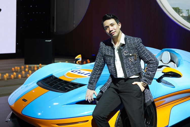 Tuy nhiên, mới đây trên trang cá nhân của mình - tay chơi siêu xe Minh Nhựa tiết lộ chiếc xe không mui McLaren Elva sẽ sớm lộ diện tại Việt Nam ngay trong năm 2023 này.