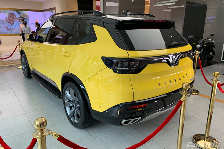 Xe được trang bị khối động cơ V8, dung tích 6.2 lít mạnh mẽ, sản sinh công suất tối đa 420 mã lực tại dải tua máy 5.600 vòng/phút và mô-men xoắn cực đại 624 Nm tại dải tua máy 4.100 vòng/phút. Kết hợp với động cơ là hộp số tự động 8 cấp và hệ dẫn động 4 bánh toàn thời gian. Nhờ đó, VinFast President có thể tăng tốc từ vị trí xuất phát lên 100 km/h trong 6,8 giây trước khi đạt vận tốc tối đa gần 300 km/h.