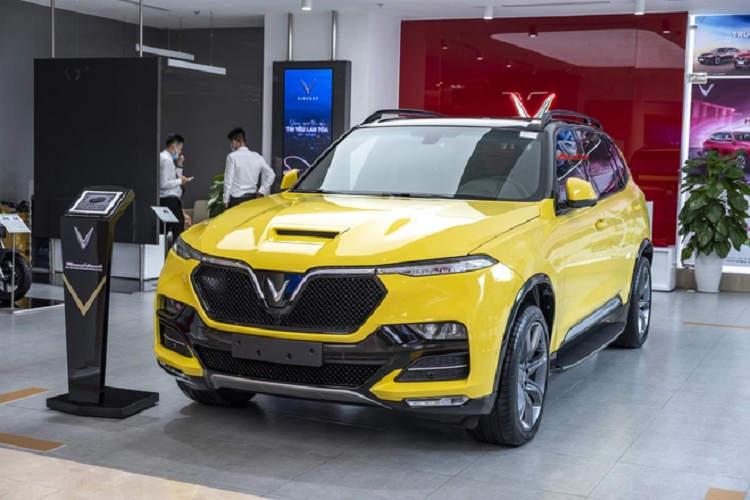 Tại thời điểm ra mắt, giá xe VinFast President từ 4,6 tỷ đồng, đắt gấp 3 lần giá xe VinFast LUX SA2.0, chi phí lăn bánh trên 5 tỷ đồng, 1 số tiền rất đáng cân nhắc vì có nhiều chiếc xe SUV tốt, nhập khẩu từ Ý hay Đức đang được chào bán tại Việt Nam. Lý do VinFast President hấp dẫn nữa là số lượng giới hạn 500 xe, điều này tạo tiền đề khiến các khách hàng hâm mộ thương hiệu Việt nhanh chóng xuống tiền sở hữu.