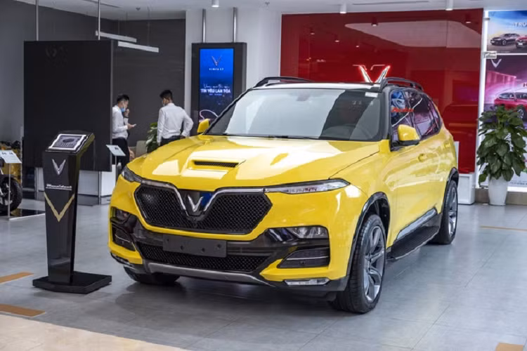 Tại thời điểm ra mắt, giá xe VinFast President từ 4,6 tỷ đồng, đắt gấp 3 lần giá xe VinFast LUX SA2.0, chi phí lăn bánh trên 5 tỷ đồng, 1 số tiền rất đáng cân nhắc vì có nhiều chiếc xe SUV tốt, nhập khẩu từ Ý hay Đức đang được chào bán tại Việt Nam. Lý do VinFast President hấp dẫn nữa là số lượng giới hạn 500 xe, điều này tạo tiền đề khiến các khách hàng hâm mộ thương hiệu Việt nhanh chóng xuống tiền sở hữu.