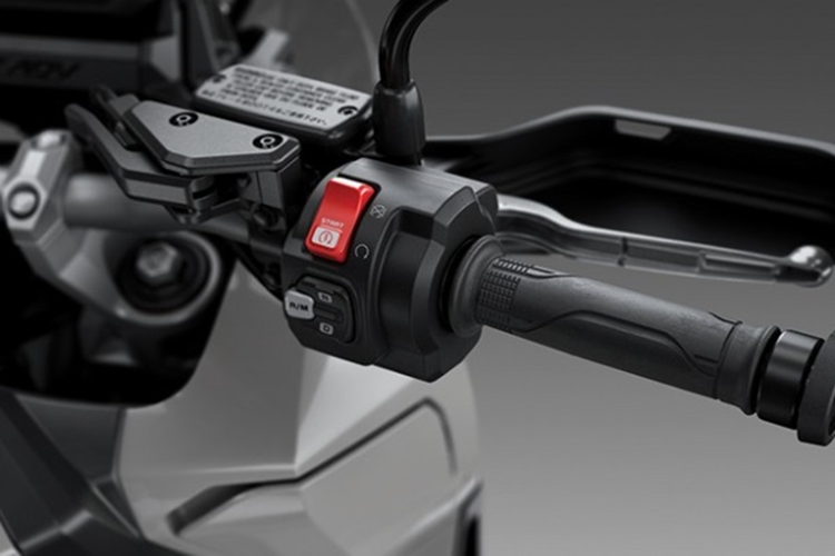 Động cơ kết hợp cùng hộp số ly hợp kép DCT 6 cấp. Xe còn có hệ thống ga điện tử, đi cùng 5 chế độ lái: Standard (tiêu chuẩn), Sport (thể thao), Rain (mưa), Gravel (sỏi) và User (cá nhân hóa).