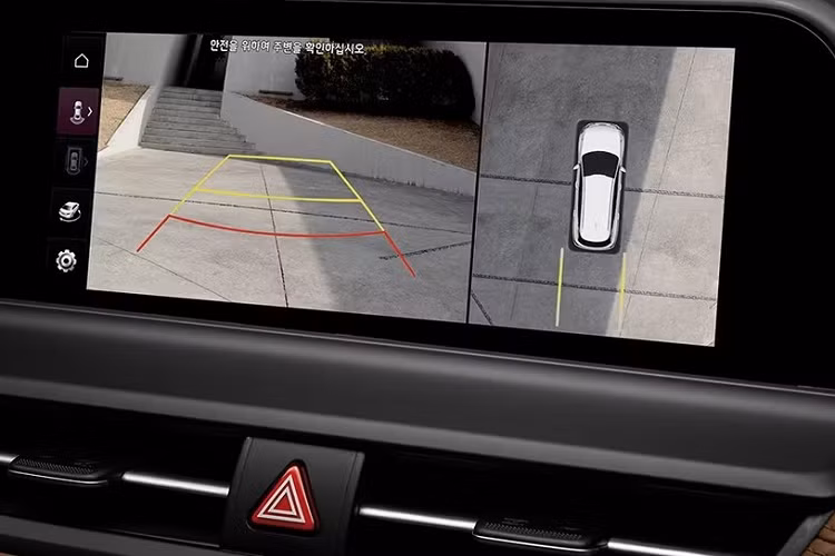 Thứ hai là động cơ xăng 4 xi-lanh, tăng áp, dung tích 1.6L, sản sinh công suất tối đa 198 mã lực và mô-men xoắn cực đại 265 Nm. Động cơ đồng hành cùng hộp số tự động 8 cấp và tiêu thụ lượng xăng trung bình 12,8 km/lít (khoảng 7,8 lít/100 km).