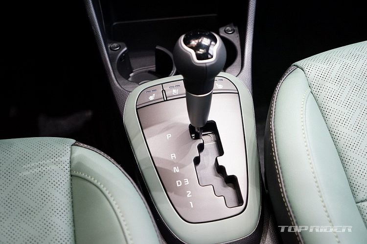 Trong khi đó, nội thất có 3 tùy chọn màu, bao gồm 2 màu mới là nâu... Tại thị trường Hàn Quốc, giá xe Kia Morning 2024 cho tổng cộng 3 phiên bản là Trendy, Prestige và Signature với mức bán dao động từ 13,15 - 16,55 triệu Won (khoảng 236 - 297 triệu đồng).