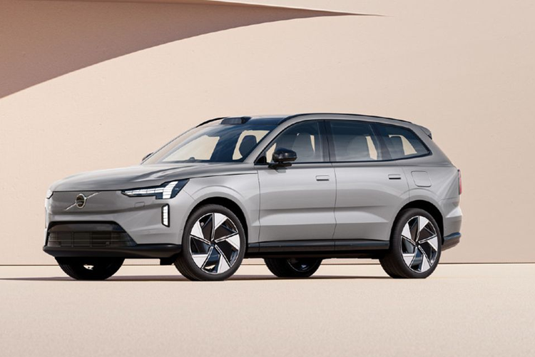 Các linh kiện khác do các bên thứ 3 cung ứng và điều khiển riêng, sau đó chúng mới truyền dữ liệu về hệ thống trung tâm. Trong tương lai, Volvo kỳ vọng sự đồng bộ toàn hệ thống sẽ giúp hãng có thể đưa vào ứng dụng công nghệ tự lái hoàn chỉnh (cấp 5).