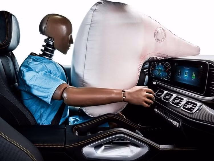 Cac hang oto phan doi lenh trieu hoi 52 trieu xe loi bom tui khi