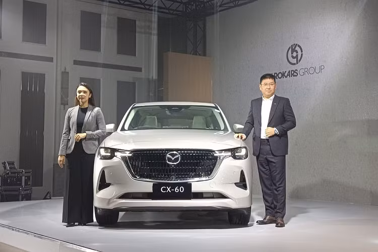 Vào hồi tháng 6 năm nay, hãng Mazda đã giới thiệu CX-60 ở thị trường Philippines. Sau hơn 1 tháng, mẫu SUV hạng trung tiệm cận xe sang là Mazda CX-60 2023 mới này lại tiếp tục ra mắt một thị trường Đông Nam Á khác, đó là Indonesia. 