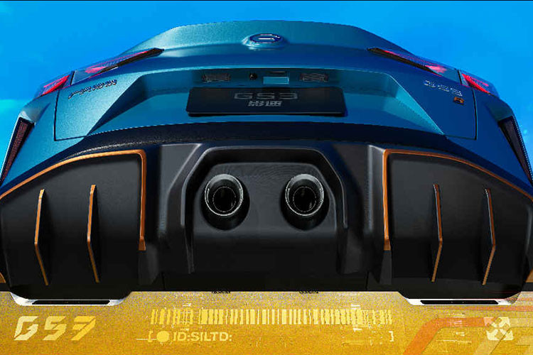 Đằng sau GAC GS3 2023 xuất hiện đèn hậu với tạo hình 2 tam giác bên trong. Ở hai góc đuôi xe còn có thêm dải đèn nằm dọc khá lớn. Tiếp đến là 2 đầu ống xả giả dưới cản sau và cánh gió mui được chia đôi bằng đèn phanh trên cao, theo phong cách xe đua Công thức 1.