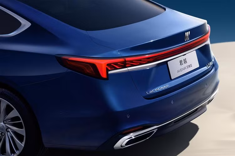 Cụ thể, chiếc xe Buick LaCrosse thế hệ mới áp dụng ý tưởng thiết kế Pure Design, trang bị các đường gờ và cánh ở mặt trước cùng lưới tản nhiệt hút gió chủ động hình sao.