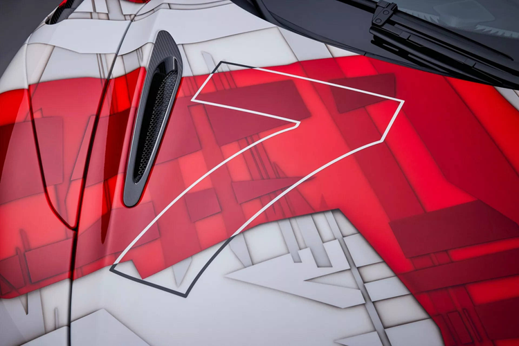 Số hiệu #7 nhắc về chiếc McLaren MP4/2 1984 đã cùng tay đua Alain Prost chiến thắng tại MonacoGP 1984