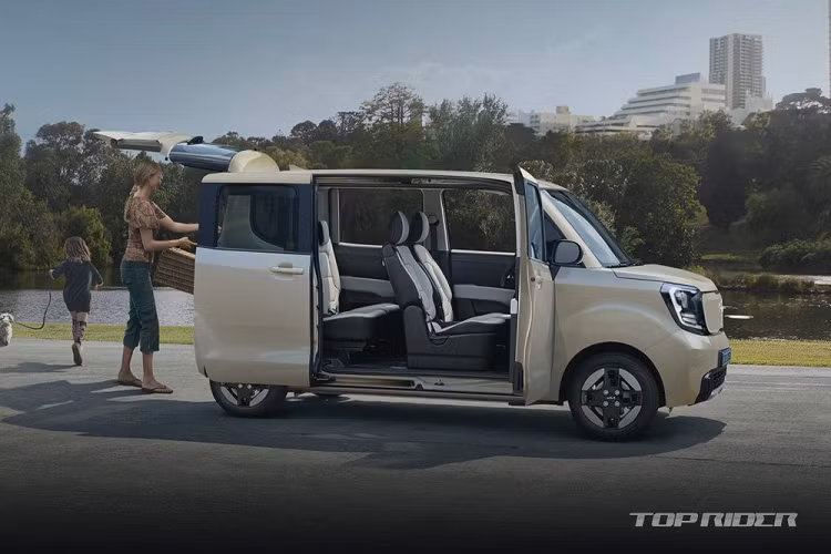 Bên trong xe, Kia Ray EV 2024 được trang bị bảng đồng hồ kỹ thuật số 10,24 inch, màn hình cảm ứng trung tâm 8 inch và cần số điện tử nằm trên cụm vô lăng tiêu chuẩn. Đặc biệt, đây còn là mẫu xe đầu tiên trong phân khúc ô tô đô thị cỡ nhỏ ở Hàn Quốc có phanh tay điện tử và tính năng tự động giữ phanh tạm thời Auto Hold tiêu chuẩn.