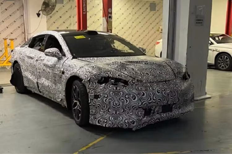 Phiên bản BYD YangWang U6 chạy điện có thể sẽ áp dụng thiết lập bốn động cơ, cho công suất hơn 1.100 mã lực (820 kW / 1.115 PS). Công ty cũng có thể trang bị cho chiếc sedan này hệ thống treo Disus-X hiện đại nhất, mặc dù vẫn chưa có gì được xác nhận vào thời điểm này.