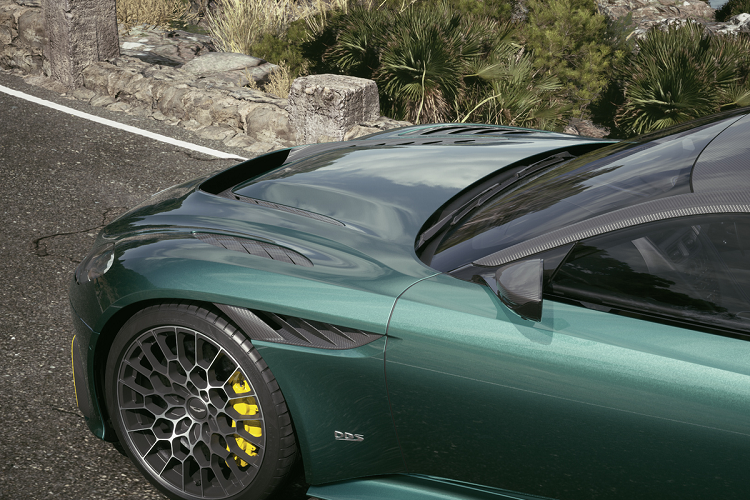 Chiếc xe nhận được gói trang bị khí động học ngoại thất mới như ốp hốc gió cản trước, các khe gió tại nắp capo... Những chi tiết này có thể được nâng cấp bằng sợi carbon.