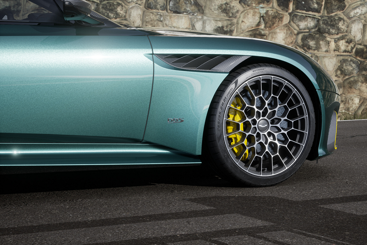 DBS 770 Ultimate được lắp đặt tiêu chuẩn thiết kế mâm Ultimate kích thước 21 inch, với 3 tùy chọn hoàn thiện bề mặt Satin Silver, Satin Black và Satin Black Diamond Turned.