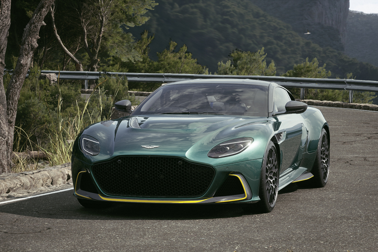 DBS 770 Ultimate vẫn được trang bị động cơ V12 dung tích 5.2L, tuy nhiên công suất được tăng từ mức 725 mã lực đến 770 mã lực, cùng mô-men xoắn 900 Nm.