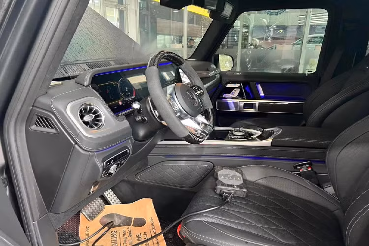 Khối động cơ V8 trên Mercedes-AMG G63 sản sinh công suất tối đa 577 mã lực tại vòng tua máy 6.000 vòng/phút và mô-men xoắn cực đại 850 Nm tại dải tua máy 2.500 - 3.500 vòng/phút.