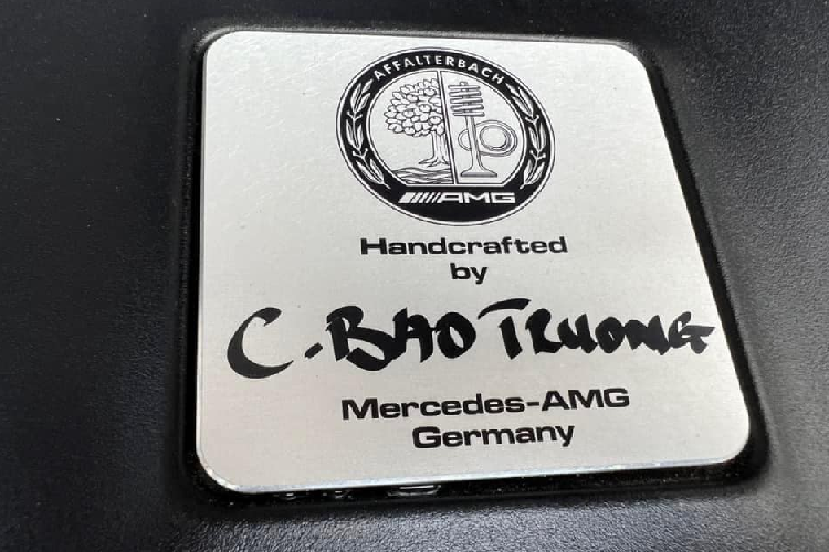 Hiện chưa rõ chiếc xe Mercedes-AMG G63 "hàng thửa" này được rao bán bao nhiêu, trong khi các xe cùng đời đã qua sử dụng, có giá mua bán từ 8,5 tỷ đến 12,5 tỷ đồng.