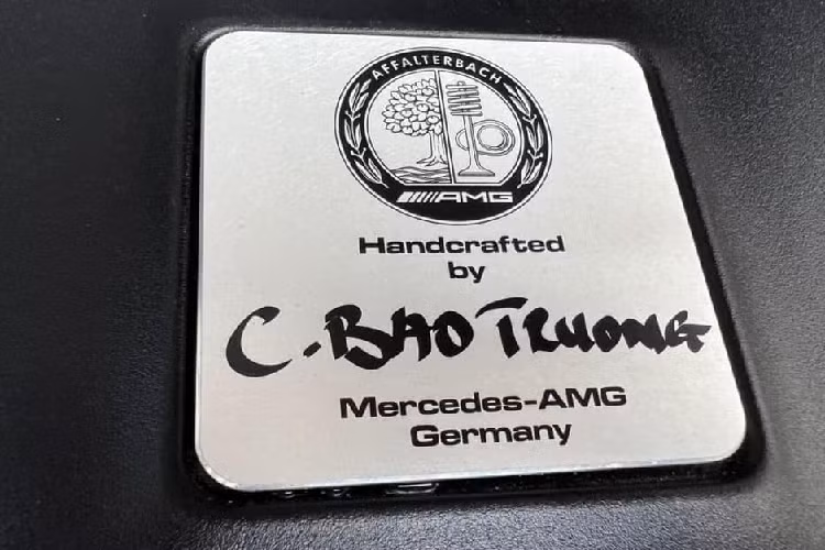 Hiện chưa rõ chiếc xe Mercedes-AMG G63 "hàng thửa" này được rao bán bao nhiêu, trong khi các xe cùng đời đã qua sử dụng, có giá mua bán từ 8,5 tỷ đến 12,5 tỷ đồng.