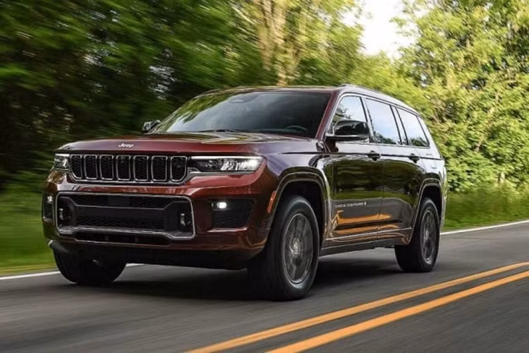 Trong quá trình sử dụng, người dùng Jeep Grand Cherokee thường gặp phải những vấn đề về hệ thống treo, linh kiện điện, hệ thống truyền động, hệ thống điện tử trên xe và phần cứng thân vỏ. Ngoài ra, mẫu xe này còn thường phát ra tiếng kêu lạ hoặc rò rỉ các loại dung dịch.