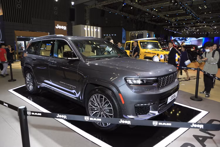 Không có lý do gì khi Jeep Grand Cherokee được xướng tên trong danh sách mà Grand Cherokee L lại vắng mặt. Thậm chí, Jeep Grand Cherokee L còn có điểm số đáng tin cậy thấp hơn cả đàn anh Grand Cherokee.