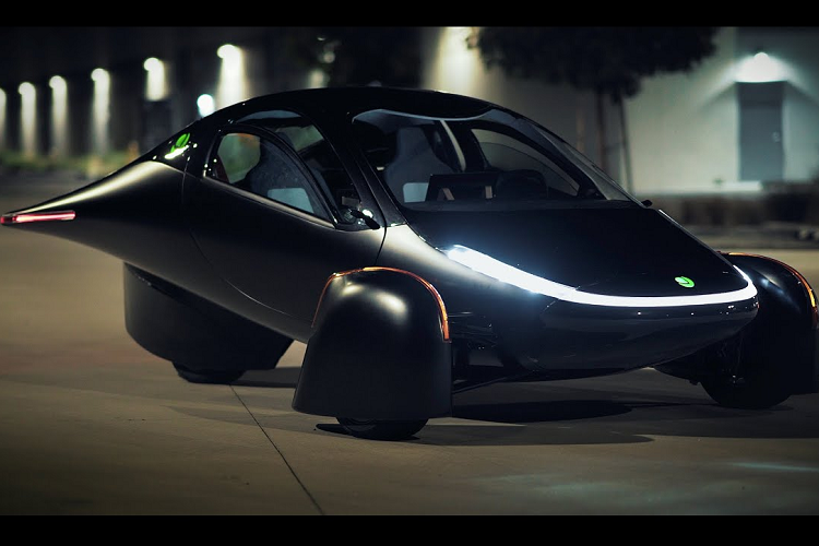 Sau khi hoàn thành giai đoạn phát triển cuối cùng, với các quy trình thử nghiệm va chạm và chứng nhận an toàn, Aptera sẽ triển khai sản xuất tại California với quy mô 10.000 xe mỗi năm.