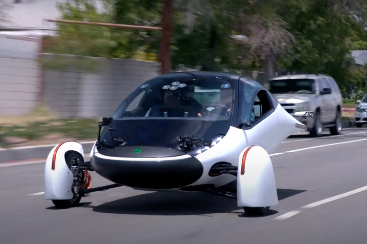 Công ty còn cho biết đã thực hiện nghiên cứu và nhận thấy rằng, ở những địa điểm như New York hoặc Chicago với lượng ánh nắng mặt trời thấp hơn mức trung bình toàn nước Mỹ, chủ sở hữu cũng chỉ cần cắm điện cho xe 3 lần mỗi năm.