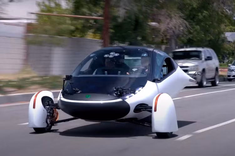 Công ty còn cho biết đã thực hiện nghiên cứu và nhận thấy rằng, ở những địa điểm như New York hoặc Chicago với lượng ánh nắng mặt trời thấp hơn mức trung bình toàn nước Mỹ, chủ sở hữu cũng chỉ cần cắm điện cho xe 3 lần mỗi năm.