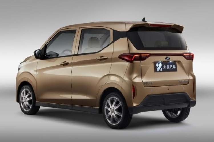 Về truyền động, mẫu xe điện Weiao Boma dùng mô-tơ điện có công suất tối đa 41 mã lực và mô-men xoắn cực đại 84 Nm. Xe có 2 loại pin lithium Ternary với dung lượng 11,9 kWh và 18,5 kWh. Phạm vi hoạt động của 2 loại pin này lần lượt là 130 km và 200 km.