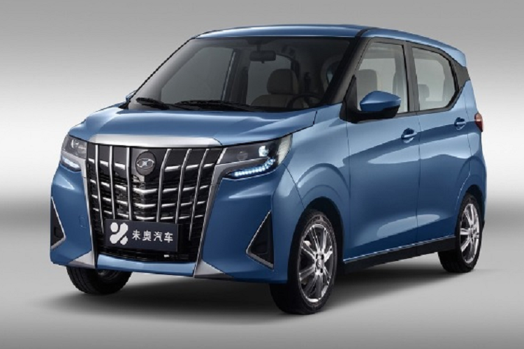 Boma là mẫu xe đầu tiên của Weiao. Trong khi đó, Weiao trực thuộc hãng xe điện Hongri được ra mắt vào năm 2014. Nhà sản xuất ô tô này chuyên về R&amp;D và sản xuất xe điện cỡ nhỏ. Tuy nhiên, việc sản xuất hàng loạt Weiao Boma chạy điện lại được thuê ngoài, đơn vị chịu trách nhiệm quy trình này là ZX Auto, một nhà sản xuất xe bán tải Trung Quốc.